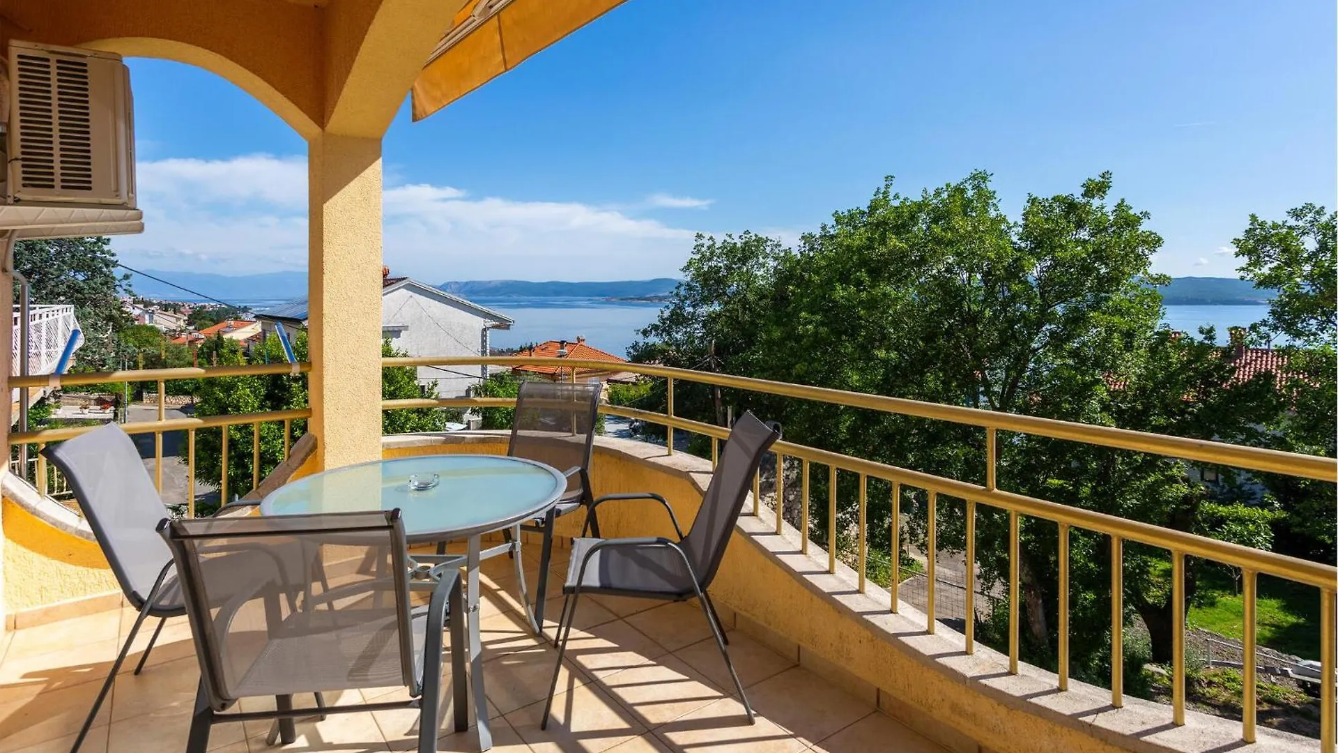 Beautiful Apartment In Dramalj With Wifi